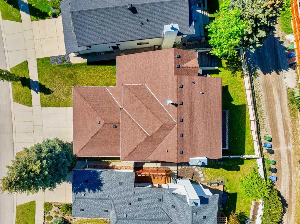 561 Woodbine Boulevard SW Calgary AB T2W 4P5