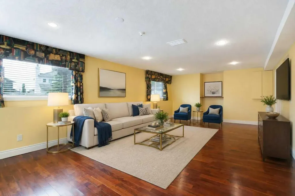 561 Woodbine Boulevard SW Calgary AB T2W 4P5