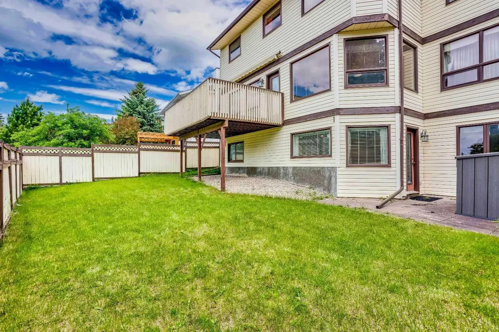 561 Woodbine Boulevard SW Calgary AB T2W 4P5