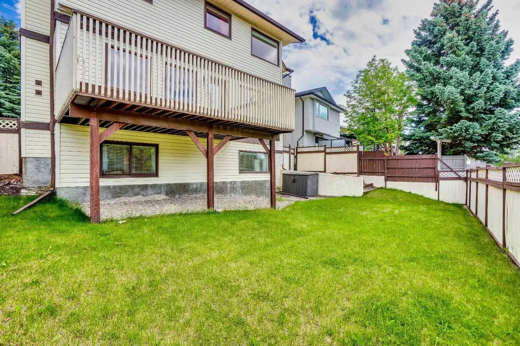 561 Woodbine Boulevard SW Calgary AB T2W 4P5