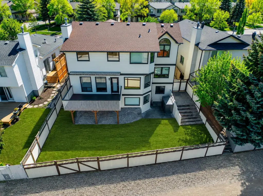 561 Woodbine Boulevard SW Calgary AB T2W 4P5