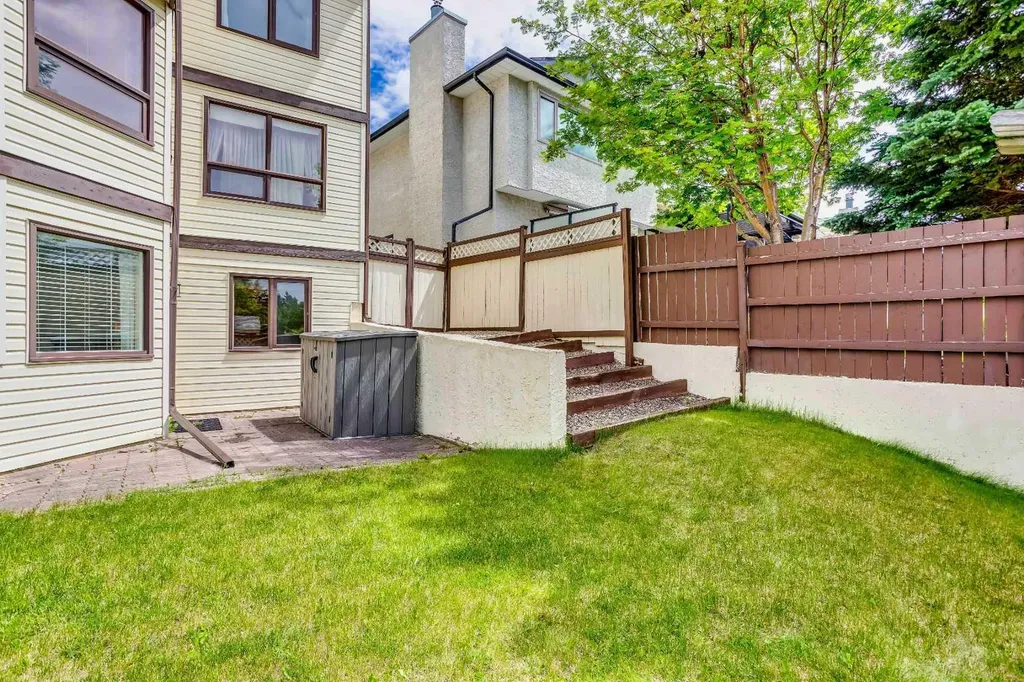 561 Woodbine Boulevard SW Calgary AB T2W 4P5