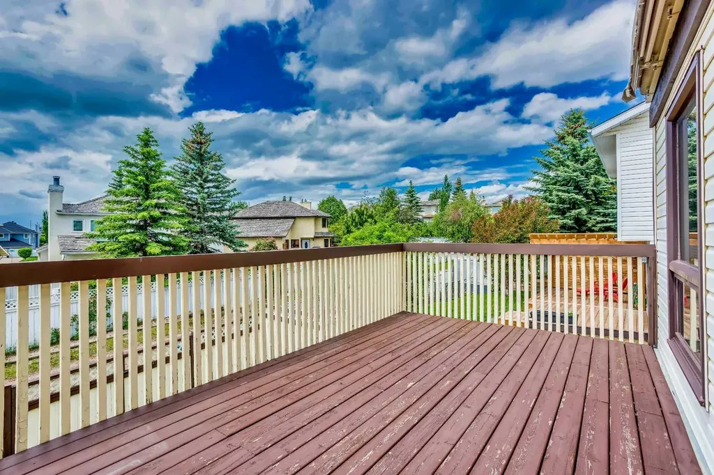 561 Woodbine Boulevard SW Calgary AB T2W 4P5