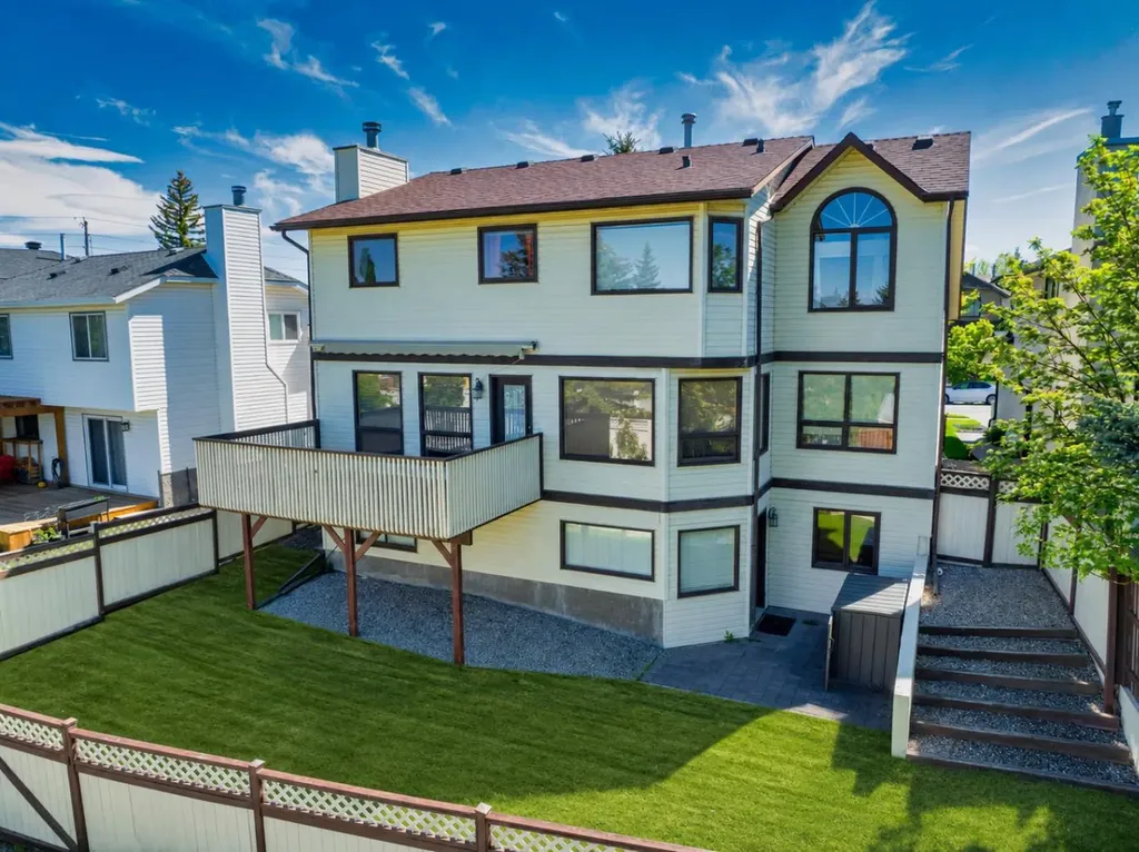 561 Woodbine Boulevard SW Calgary AB T2W 4P5