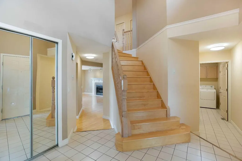 561 Woodbine Boulevard SW Calgary AB T2W 4P5