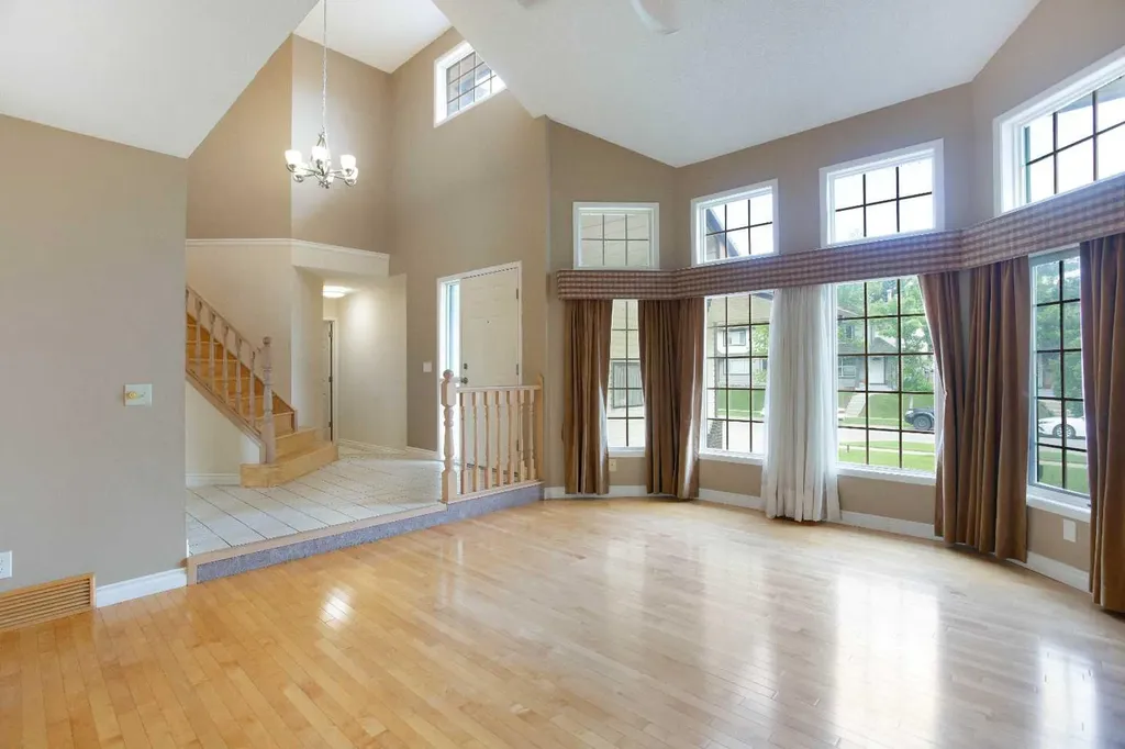 561 Woodbine Boulevard SW Calgary AB T2W 4P5