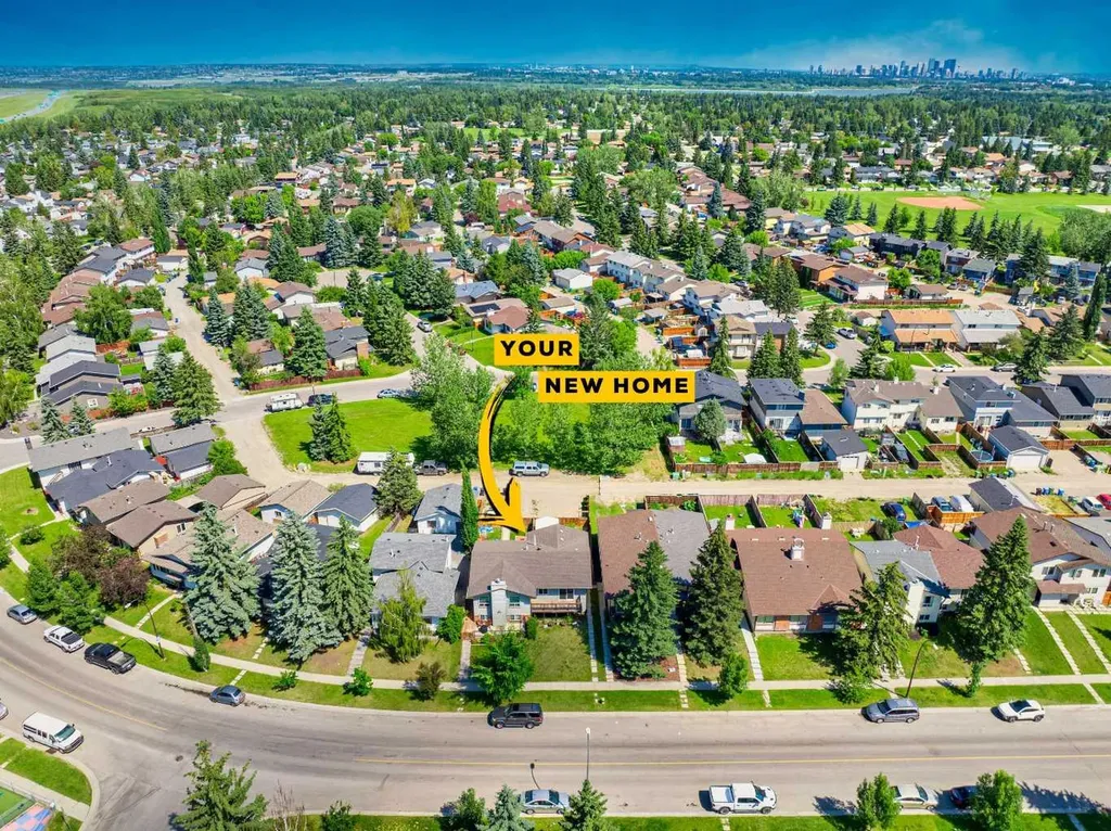 3627 Cedarille Drive SW Calgary AB T2W 3J5