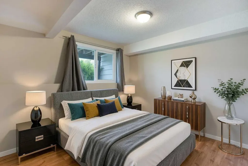 3627 Cedarille Drive SW Calgary AB T2W 3J5