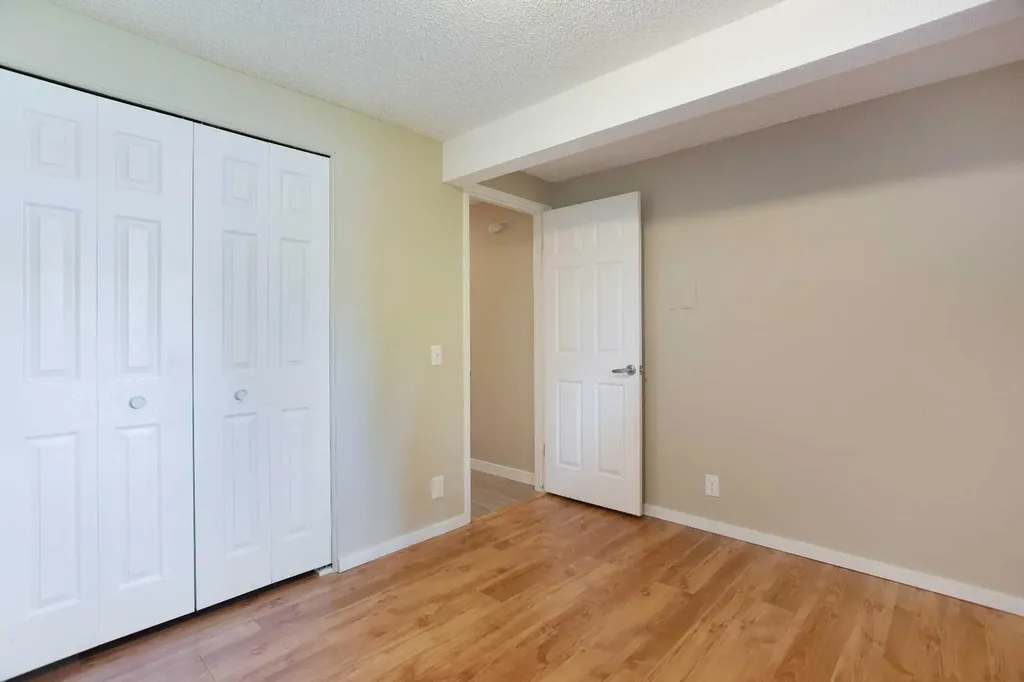 3627 Cedarille Drive SW Calgary AB T2W 3J5