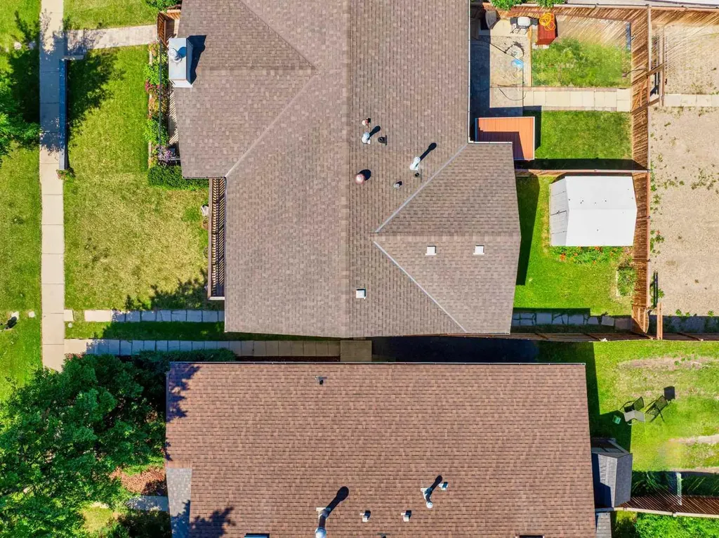 3627 Cedarille Drive SW Calgary AB T2W 3J5