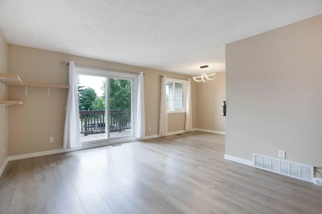 3627 Cedarille Drive SW Calgary AB T2W 3J5