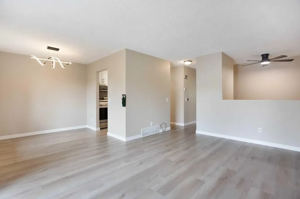 3627 Cedarille Drive SW Calgary AB T2W 3J5