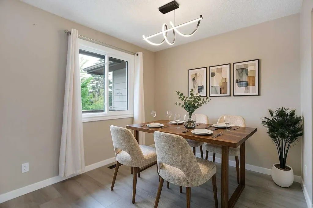 3627 Cedarille Drive SW Calgary AB T2W 3J5
