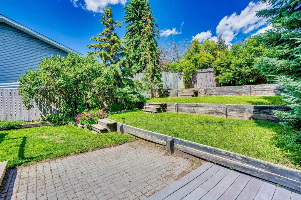 56 Deersaxon Circle SE Calgary AB T2J 6R5