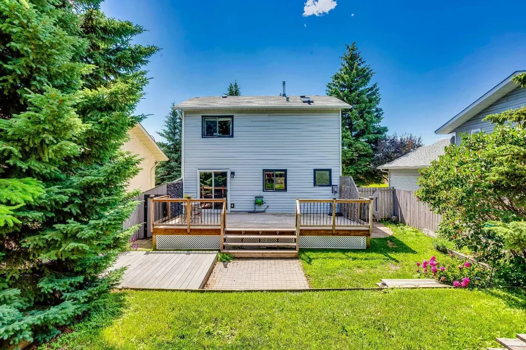 56 Deersaxon Circle SE Calgary AB T2J 6R5