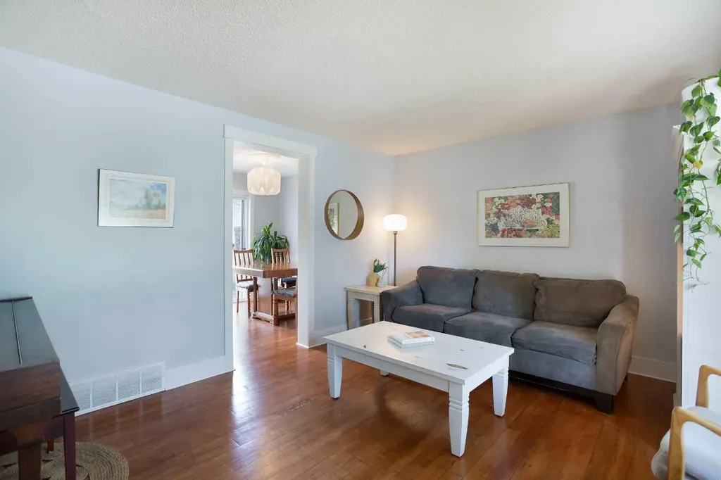 56 Deersaxon Circle SE Calgary AB T2J 6R5