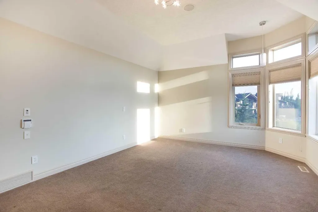 135 Coopers Hill SW Airdrie AB T4B 3B8