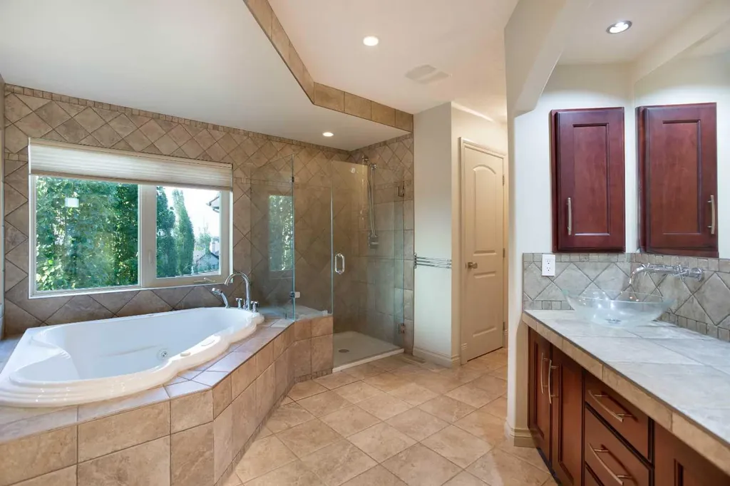 135 Coopers Hill SW Airdrie AB T4B 3B8