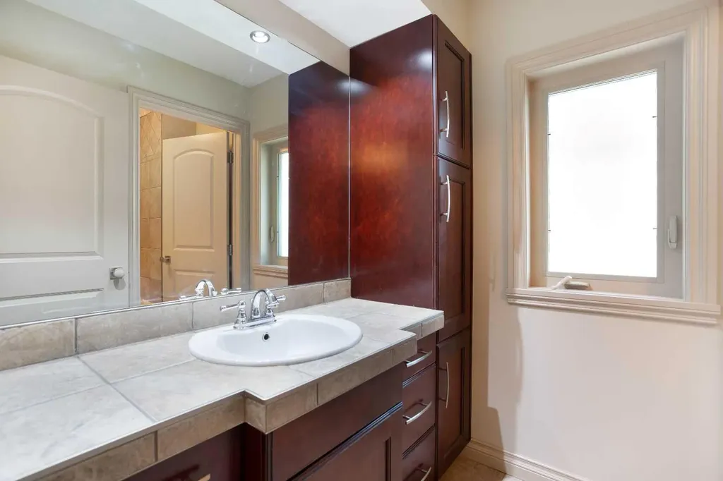 135 Coopers Hill SW Airdrie AB T4B 3B8
