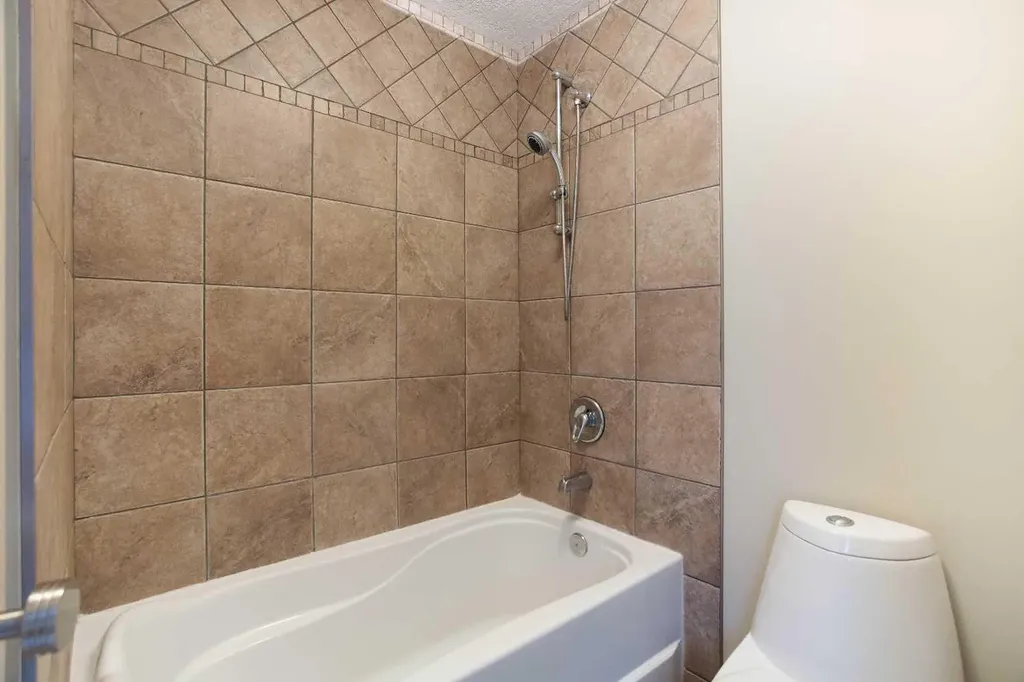 135 Coopers Hill SW Airdrie AB T4B 3B8