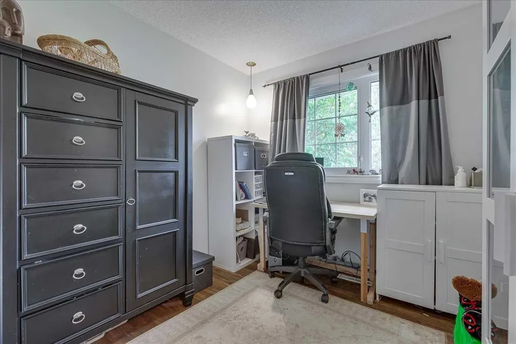 109 Selkirk Boulevard Red Deer AB T4N 0G8