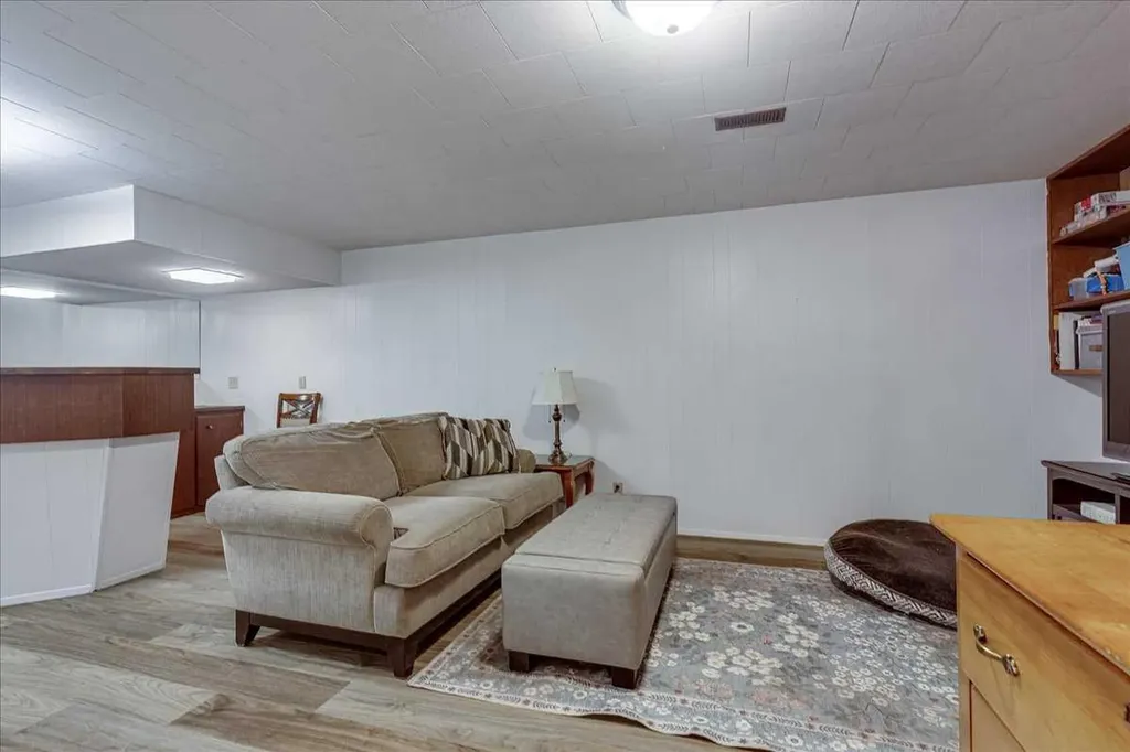109 Selkirk Boulevard Red Deer AB T4N 0G8