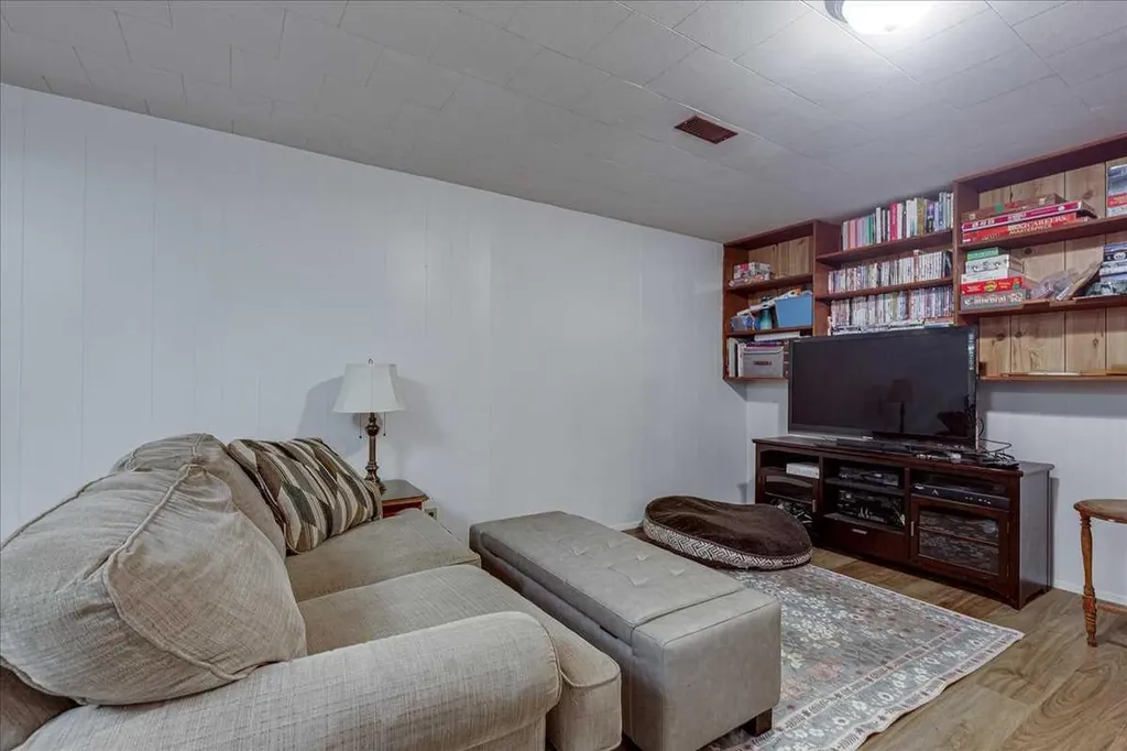 109 Selkirk Boulevard Red Deer AB T4N 0G8