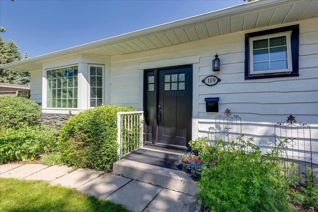 109 Selkirk Boulevard Red Deer AB T4N 0G8