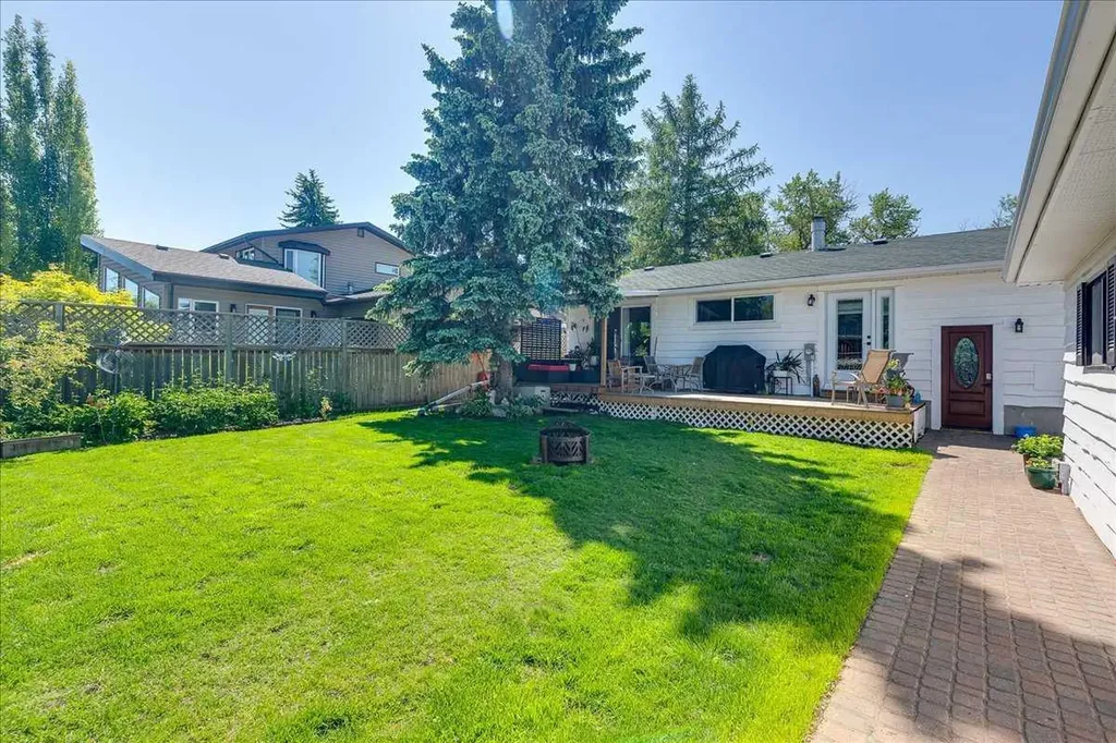 109 Selkirk Boulevard Red Deer AB T4N 0G8