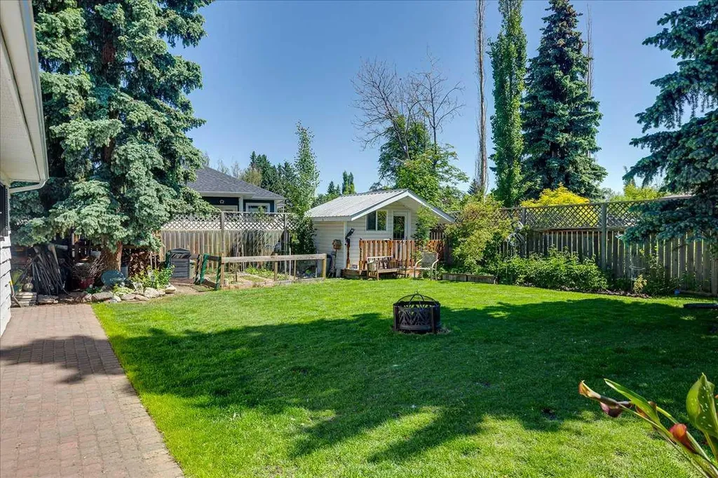 109 Selkirk Boulevard Red Deer AB T4N 0G8