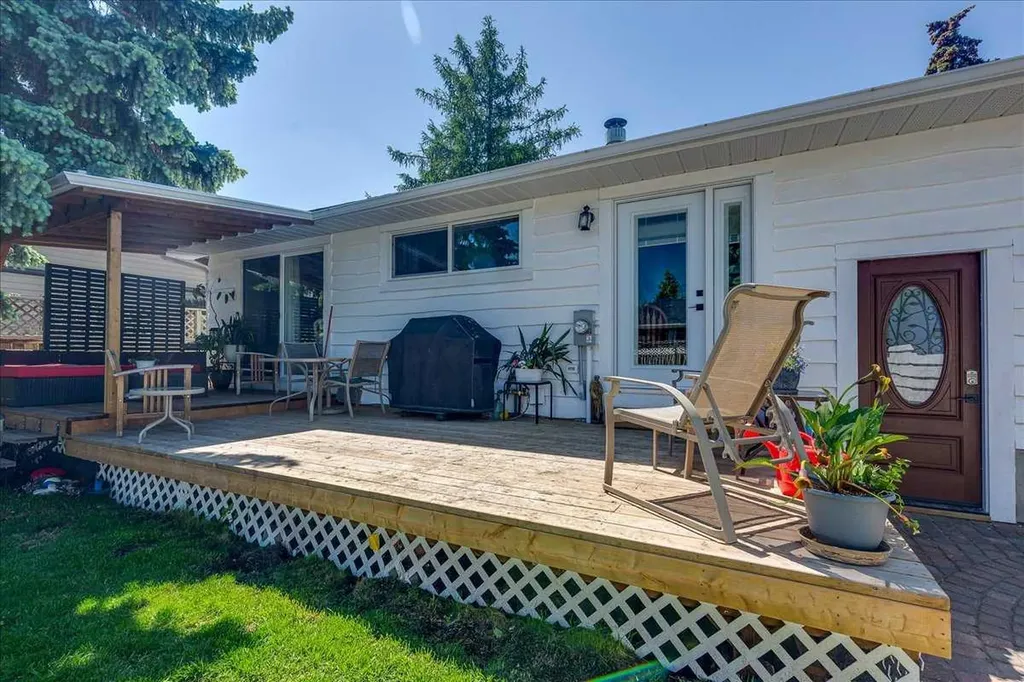 109 Selkirk Boulevard Red Deer AB T4N 0G8