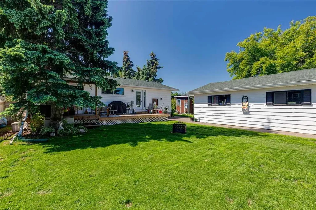 109 Selkirk Boulevard Red Deer AB T4N 0G8