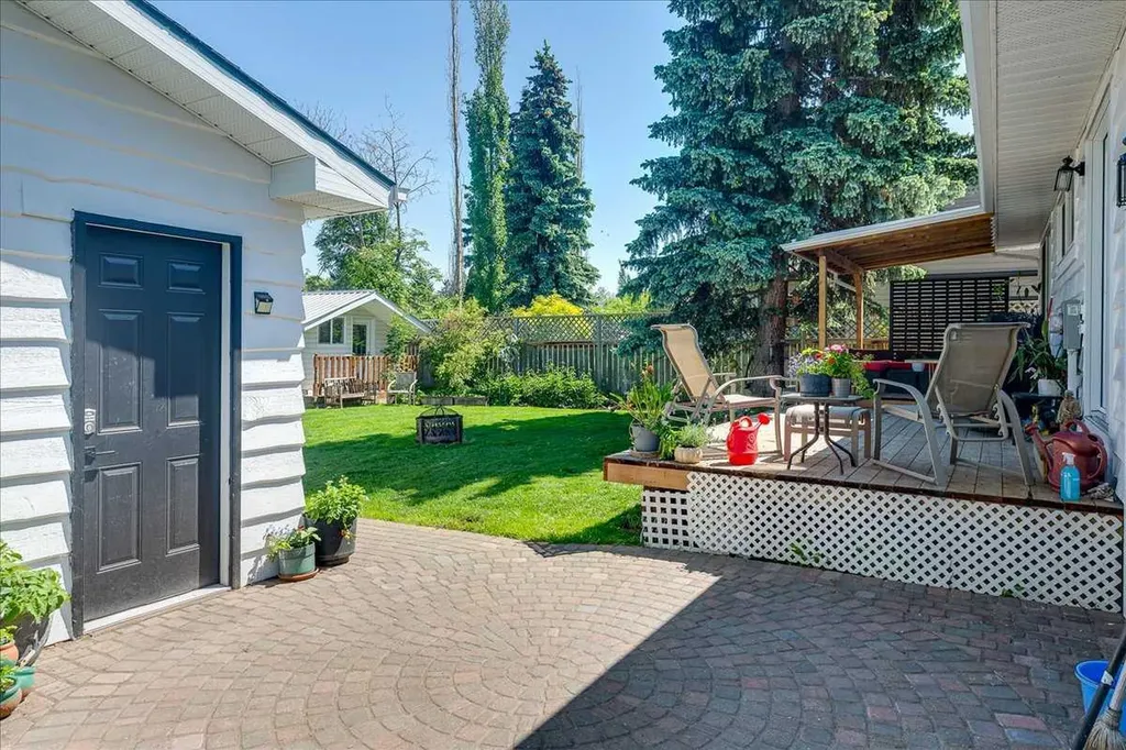 109 Selkirk Boulevard Red Deer AB T4N 0G8