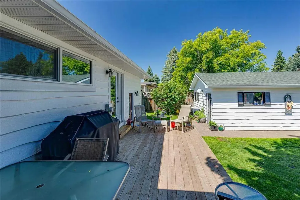 109 Selkirk Boulevard Red Deer AB T4N 0G8