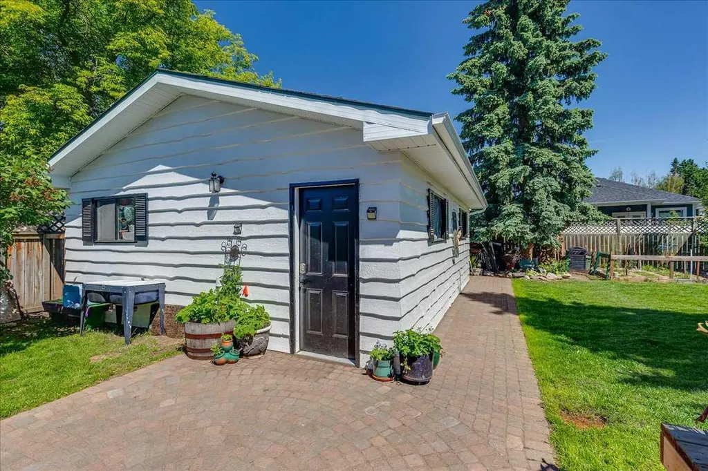 109 Selkirk Boulevard Red Deer AB T4N 0G8