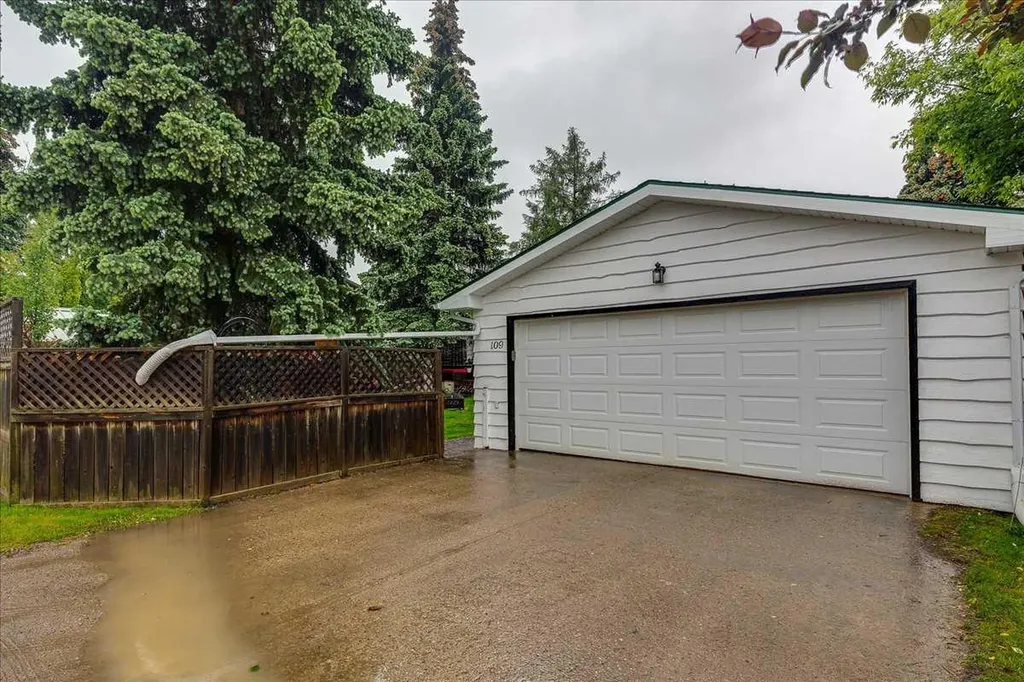 109 Selkirk Boulevard Red Deer AB T4N 0G8