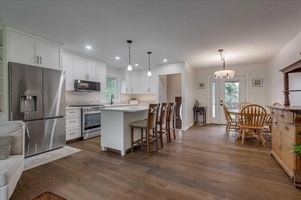 109 Selkirk Boulevard Red Deer AB T4N 0G8