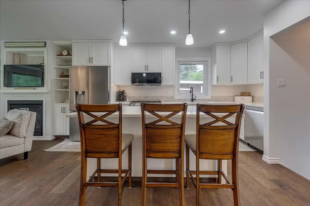 109 Selkirk Boulevard Red Deer AB T4N 0G8