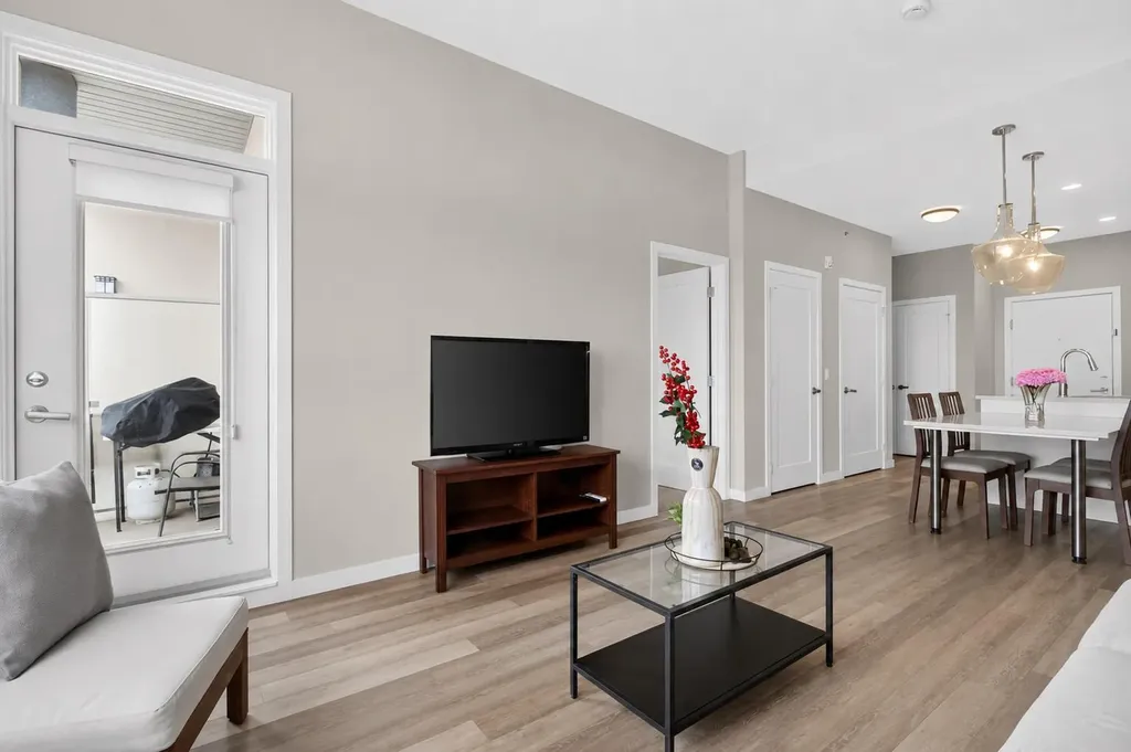 8530 8a Avenue SW Calgary AB T3H 6A7