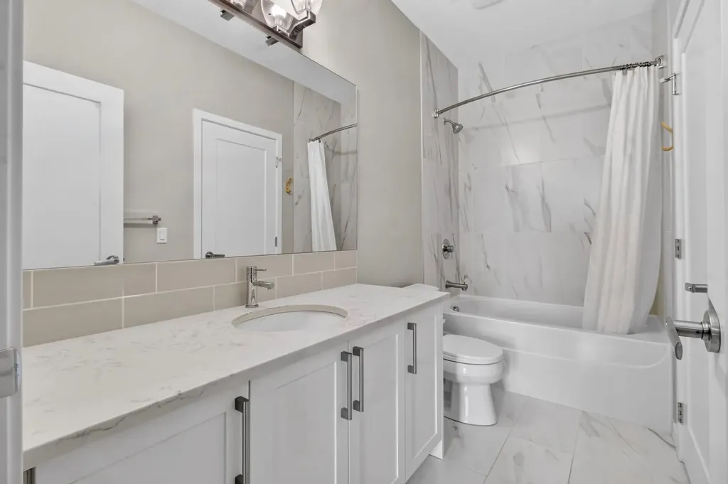 8530 8a Avenue SW Calgary AB T3H 6A7