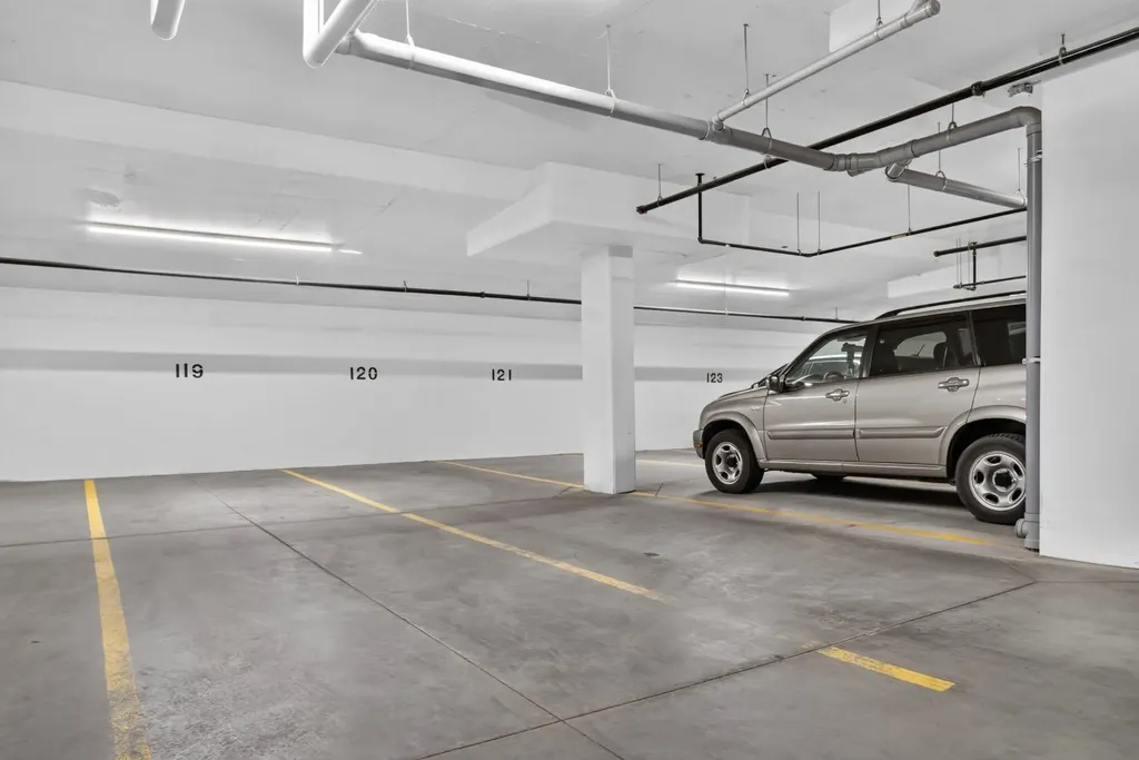 8530 8a Avenue SW Calgary AB T3H 6A7