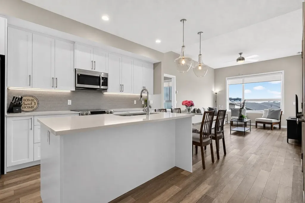8530 8a Avenue SW Calgary AB T3H 6A7