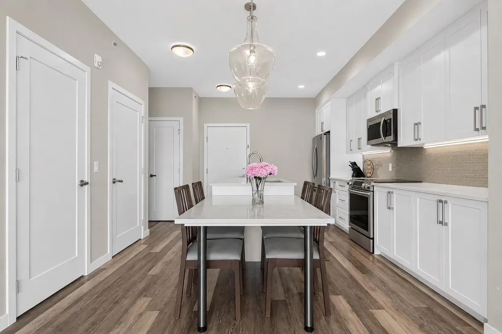 8530 8a Avenue SW Calgary AB T3H 6A7