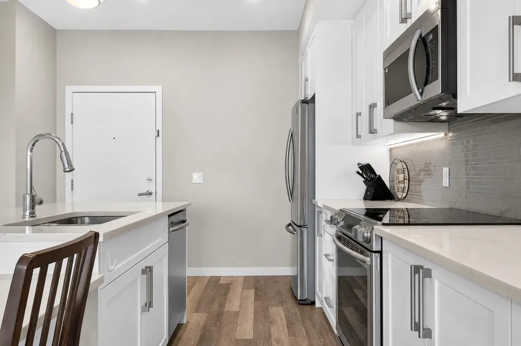 8530 8a Avenue SW Calgary AB T3H 6A7