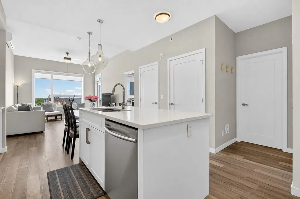 8530 8a Avenue SW Calgary AB T3H 6A7