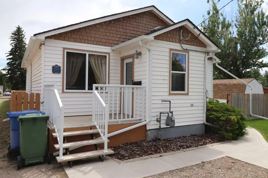 2209 21 A Avenue Coaldale AB T1M 1H6