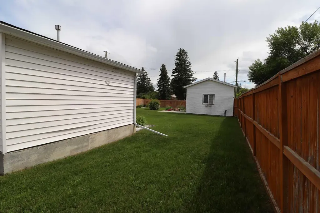 2209 21 A Avenue Coaldale AB T1M 1H6