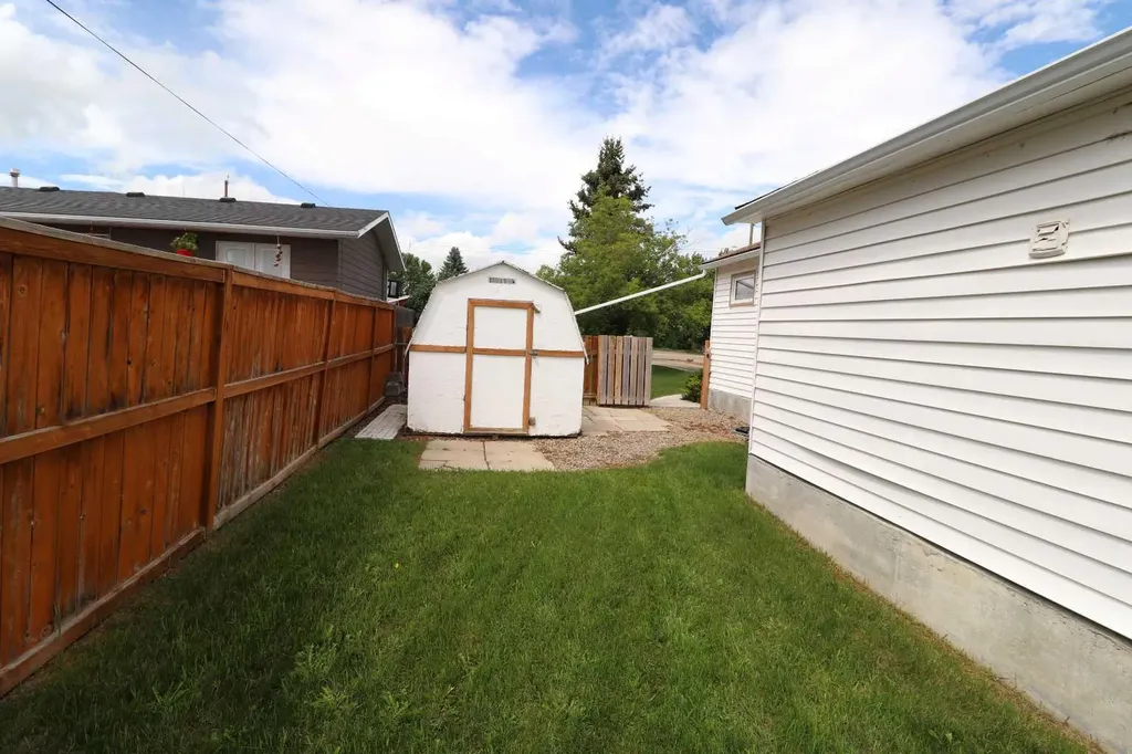 2209 21 A Avenue Coaldale AB T1M 1H6