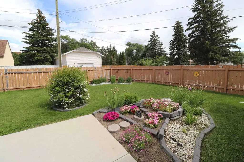2209 21 A Avenue Coaldale AB T1M 1H6