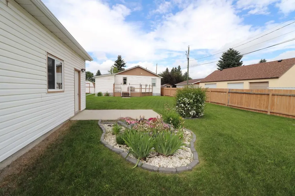 2209 21 A Avenue Coaldale AB T1M 1H6